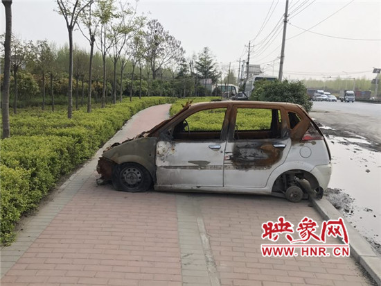 轎車自燃后"霸占"生態廊道數月