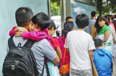 鄭州市區小學新生入學 家長嘗遍“五味”