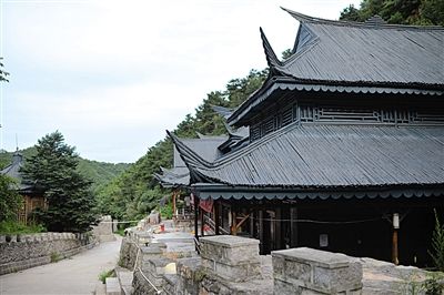 　7月9日，密云水庫附近隸屬于某單位的栗林度假山莊，建筑風格古色古香