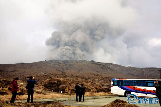 日本阿蘇中岳火山發(fā)生噴發(fā) 噴煙高達(dá)1000米