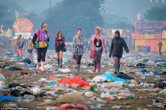 英國最大露天音樂節落幕 留下近1700噸垃圾