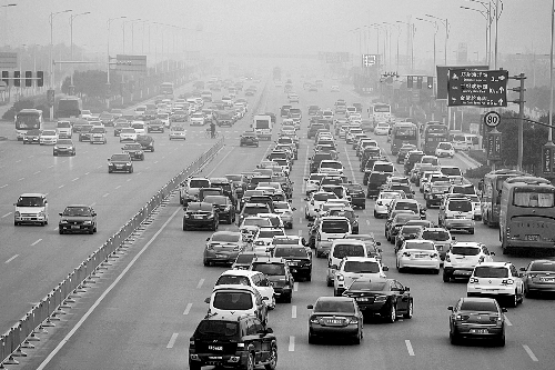 回程車量激增，中州大道車流量大。