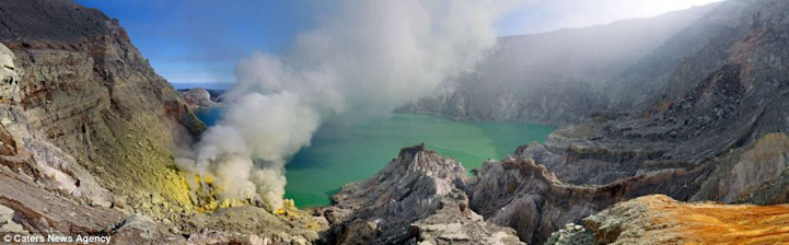 印尼硫磺礦工火山口"淘金"