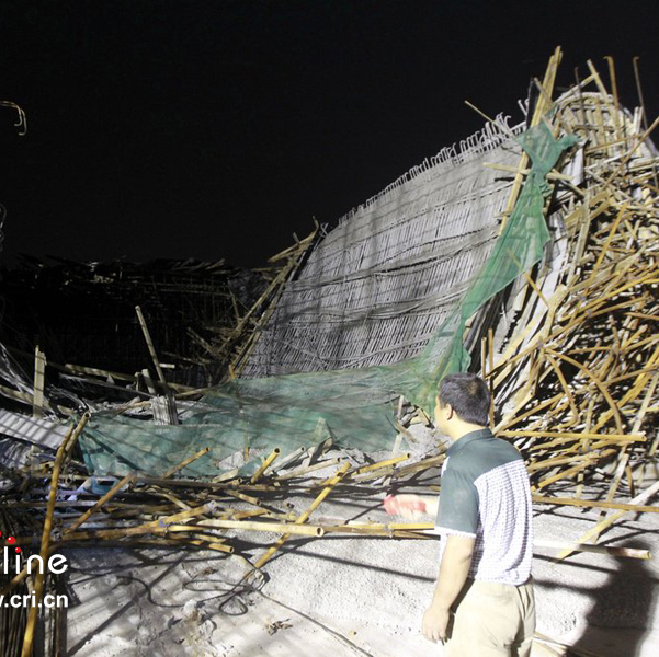 新鄉一在建立交垮塌