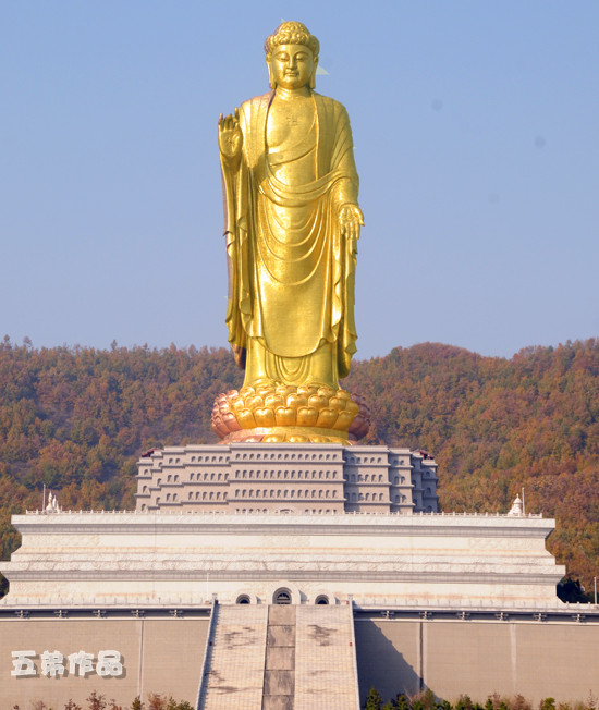 賞杜鵑禮大佛沐神湯 來堯山景區(qū)渡美麗假期