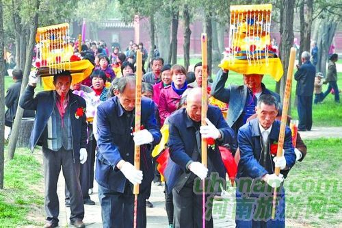 河南登封中岳廟會人潮如涌