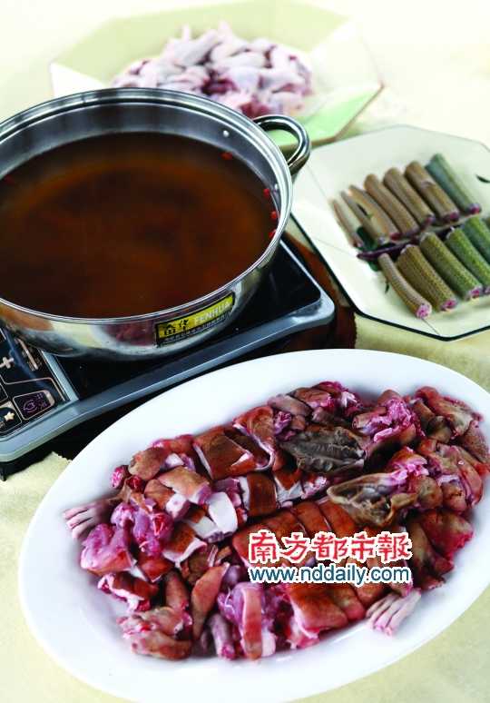   由土兔肉雅化而成的“龍鳳呈祥”火鍋套餐