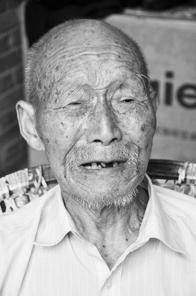 95歲的老兵宋老夯潸然淚下