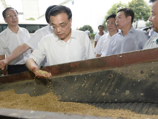 　李克強察看糧食