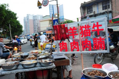 鄭州愛狗人士聚集為貓狗祈福 抵制玉林狗肉節