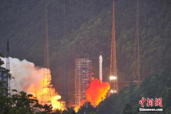 4月12日19時04分，中國西昌衛星發射中心成功發射實踐十三號衛星。 葉樂峰 攝