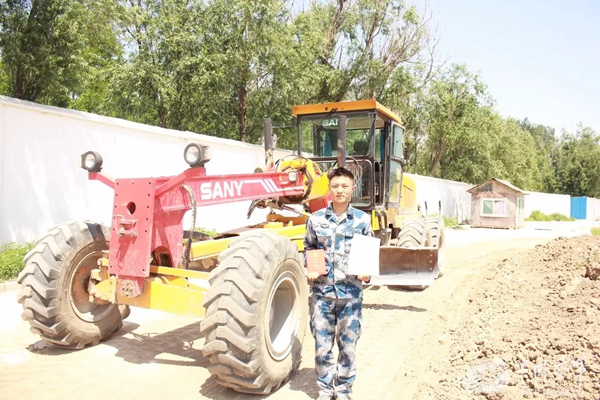 空軍找上藍翔技校聯合培訓：為的就是挖掘機