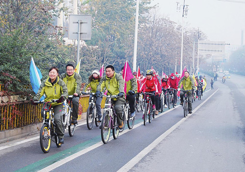 漯河市120多名騎友騎行 體驗城市慢行系統(tǒng)