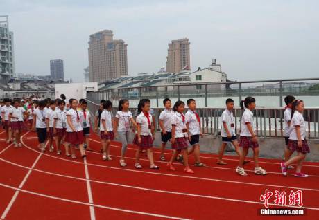 浙江天臺一小學建成“空中操場”