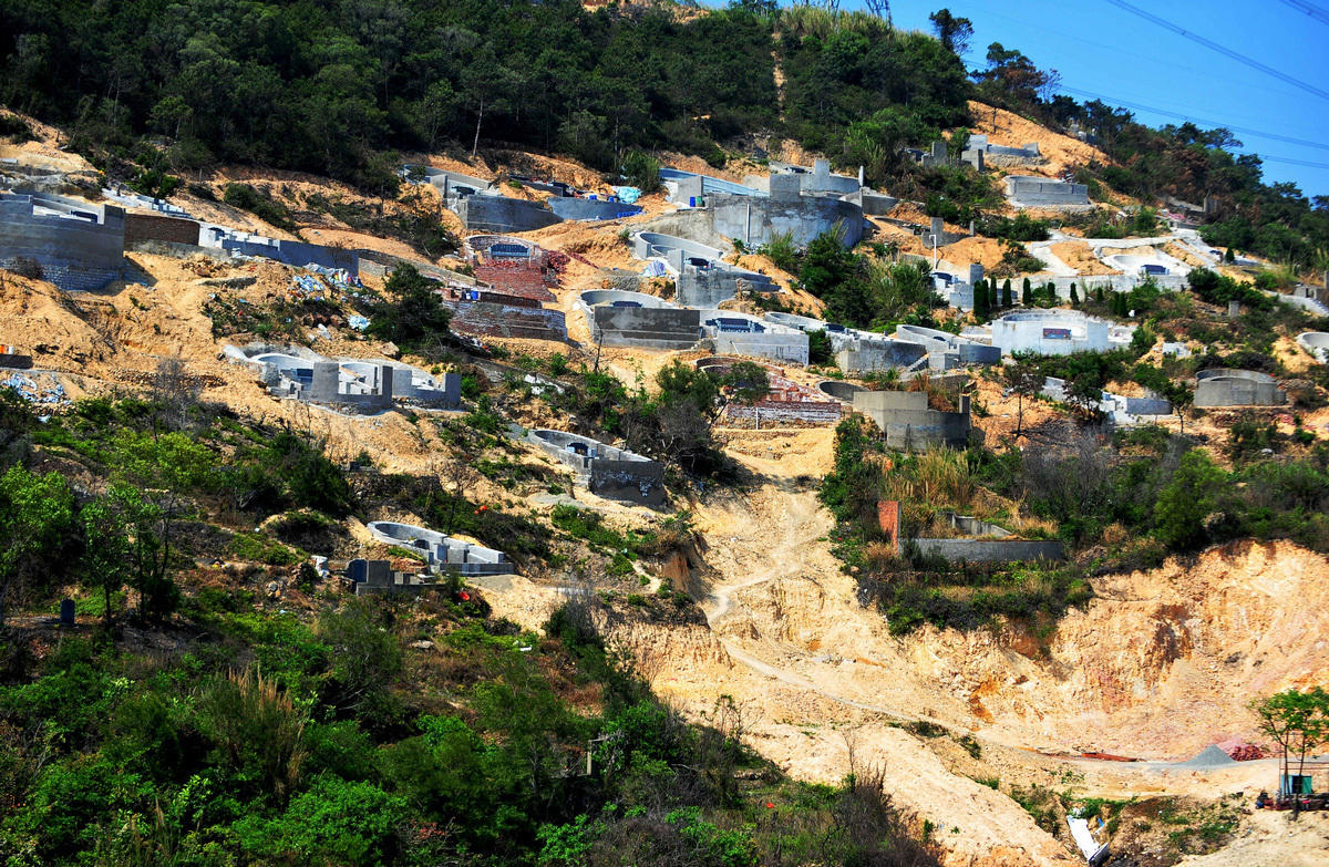 福建“墳山”最大墓地造價200多萬