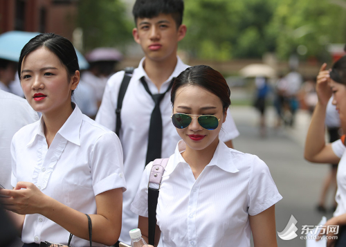 上海千名俊男靚女應聘空乘