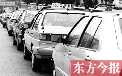 鄭州擬規定出租車公司不得亂收的哥管理費