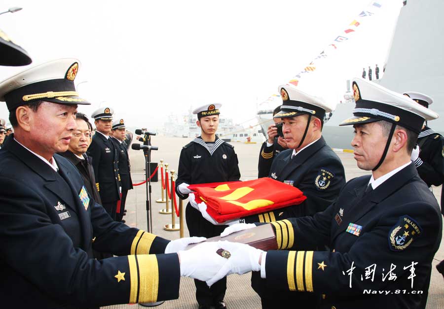 第四艘052C驅(qū)逐艦 151鄭州艦正式進(jìn)入海軍服役