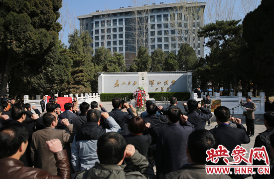 在焦裕祿紀念館，參觀的人絡繹不絕，一批批來自全國各地的黨員干部前來學習焦裕祿事跡