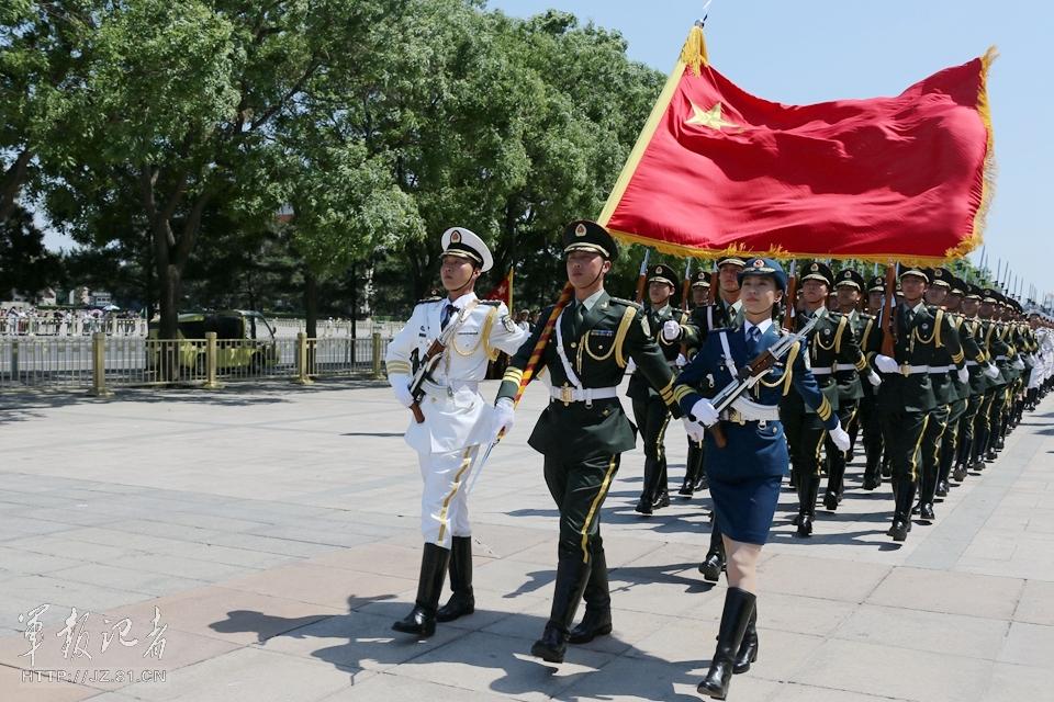 中國三軍儀仗隊首現女儀仗兵身影