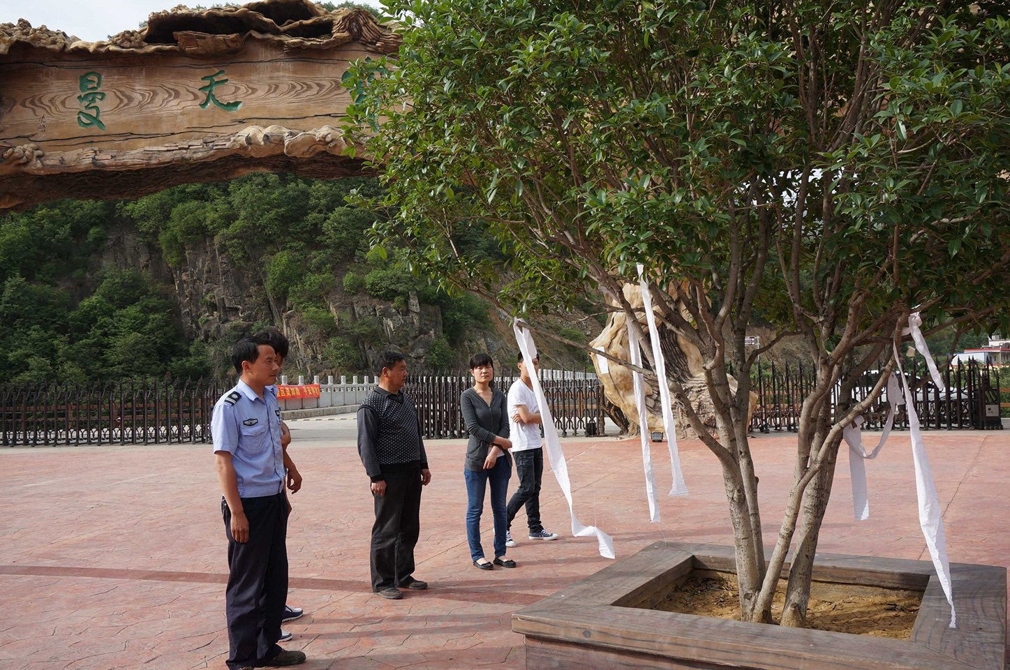 河南景區扎死蝴蝶引爭議 同名景區遭打砸