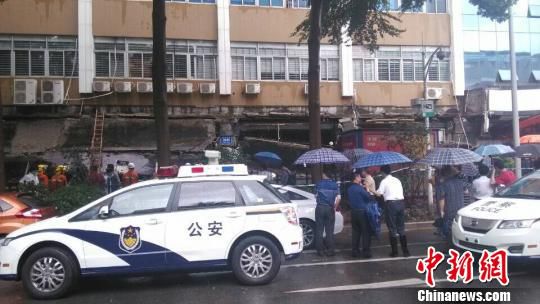 深圳羅湖人才市場部分坍塌 傷亡人數不詳(組圖)