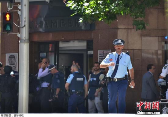 發生人質劫持的咖啡屋位于馬丁廣場，是悉尼市最為繁忙的中央商業區。