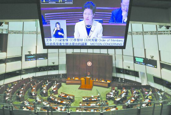 香港兩派激烈對決政改案 25名議員舌戰立法會