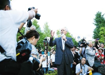 23日，91歲的日本前首相村山富市在東京街頭演講，反對日本政府強(qiáng)行推進(jìn)安保法案。