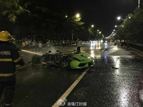 蘭博基尼跑車撞貨車燒成廢鐵 司機(jī)當(dāng)場死亡