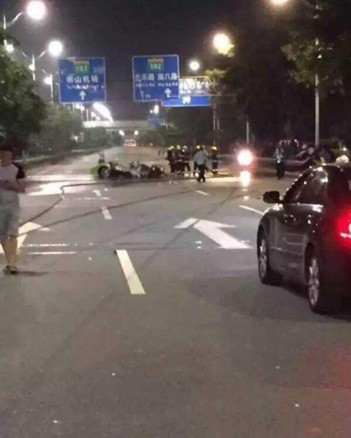 蘭博基尼跑車撞貨車燒成廢鐵 司機(jī)當(dāng)場死亡