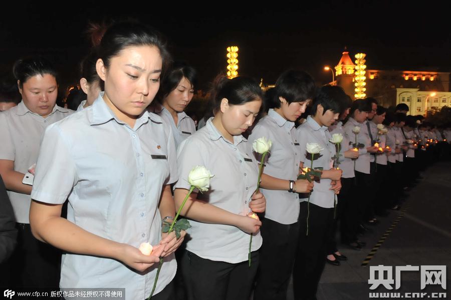 天津港爆炸事故頭七祭 市民悼念