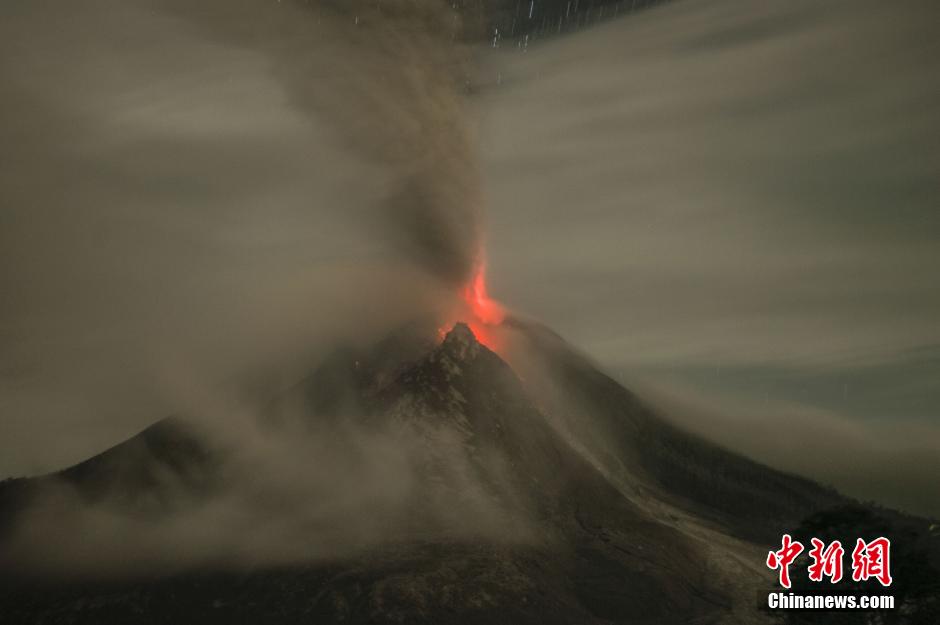 印尼錫納朋火山猛烈噴發