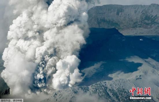 日本火山噴發救援行動繼續 仍有45人下落不明