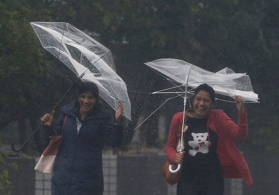 19號臺(tái)風(fēng)在日本登陸，帶來強(qiáng)降雨。