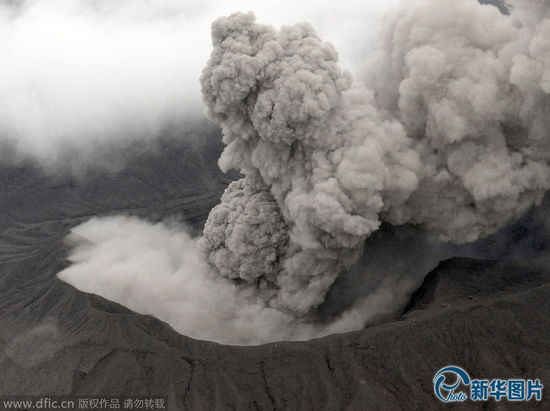 日本阿蘇中岳火山發生噴發 噴煙高達1000米