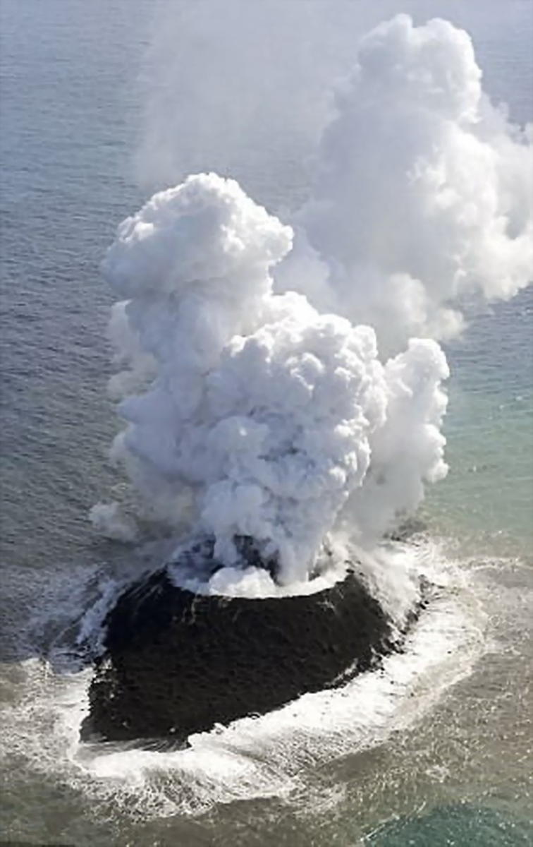 太平洋海底火山噴發催生新島嶼