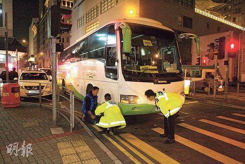 據香港明報報道，香港西九龍昨(8日)發生追趕村巴釀成的奪命車禍。