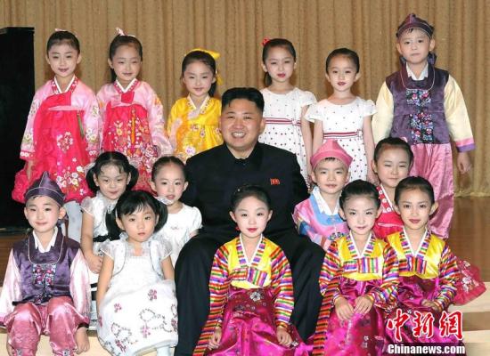 據朝中社5月30日報道，朝鮮勞動黨第一書記、朝鮮國防委員會第一委員長、朝鮮人民軍最高司令官金正恩在兒