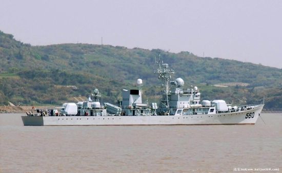 中國海軍一艘護衛(wèi)艦南沙擱淺