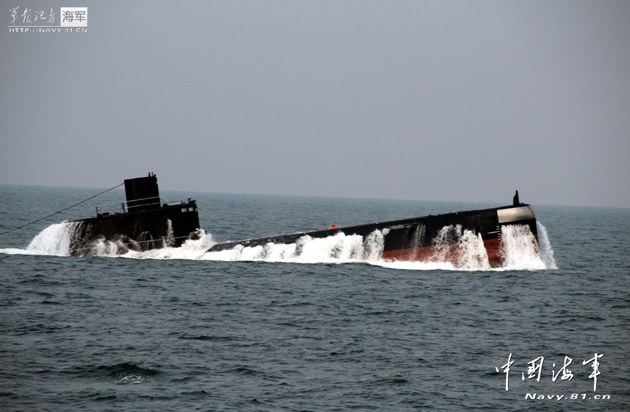 我軍潛艇實戰演練對“敵”艦攻擊