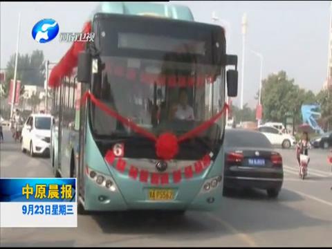 公交做迎親車 倆車長喜結(jié)緣