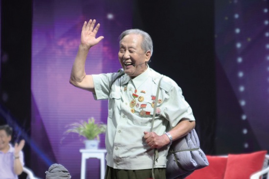 83歲，張立修打行軍包依然很迅速