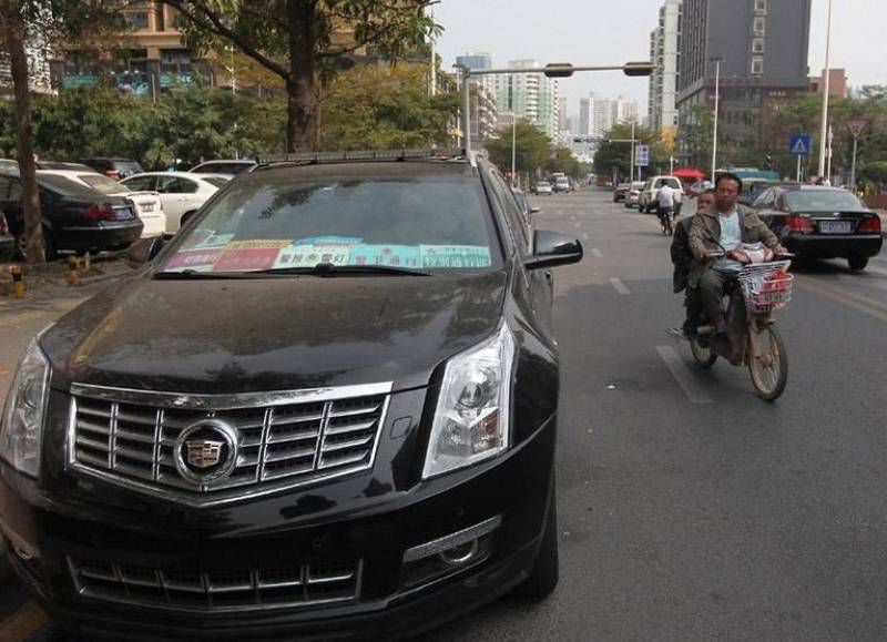 深圳現“史上最多通行證車”無牌豪車 長期違停路邊